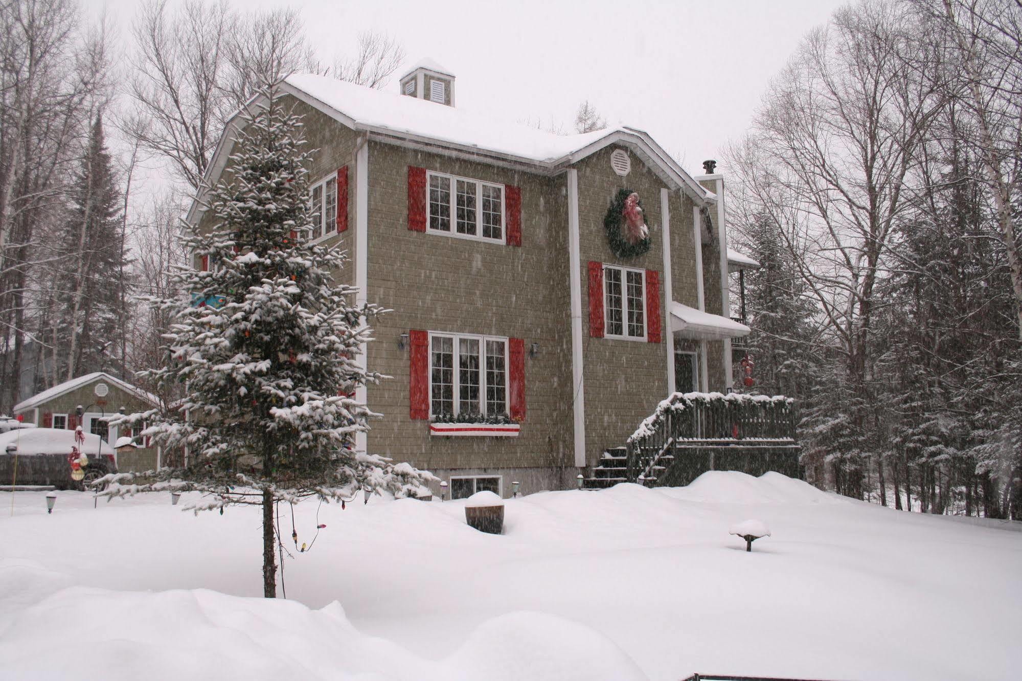 Bed and Breakfast La Chaumiere De L'Anse Mont-Tremblant Exterior foto