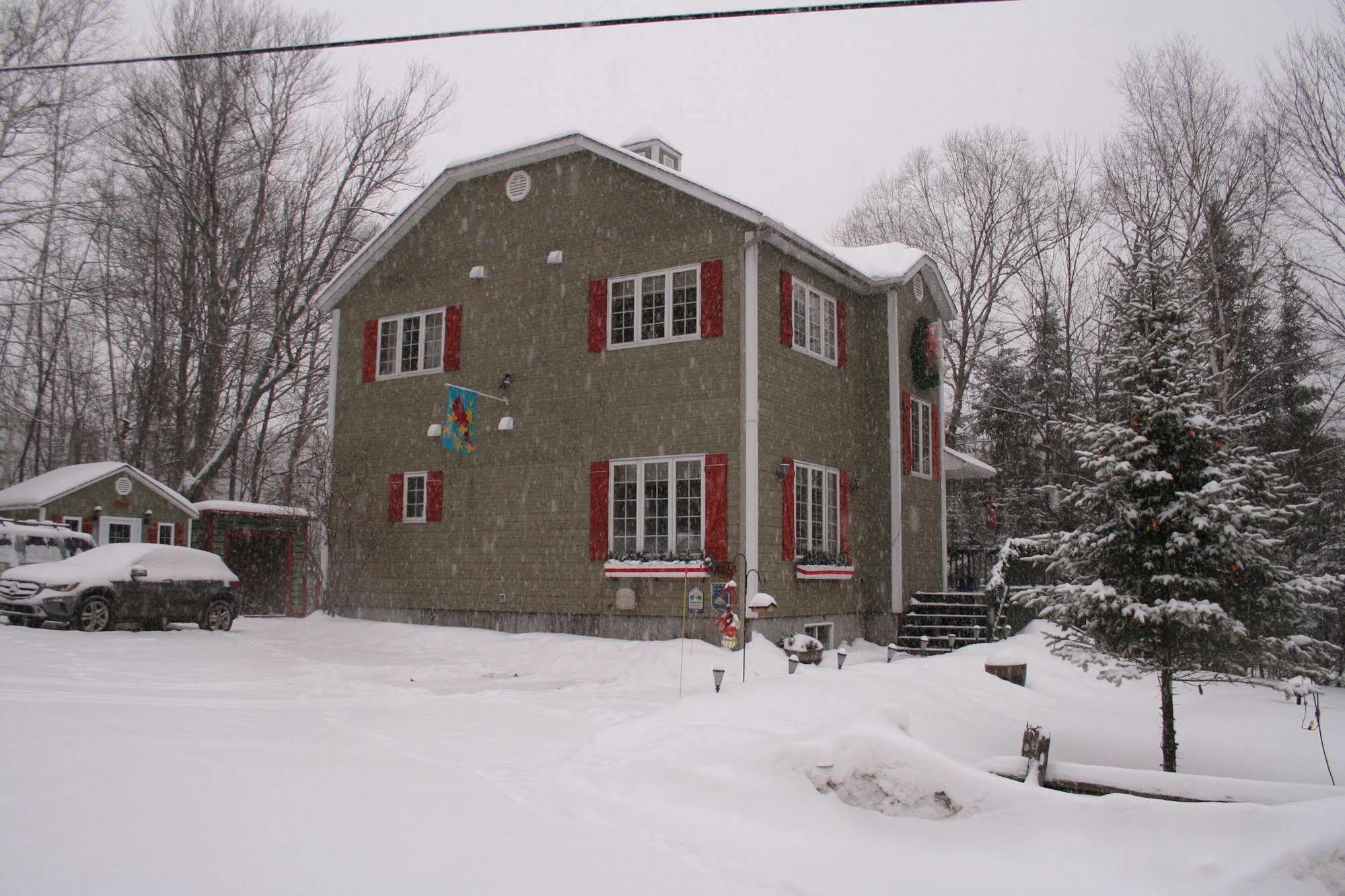 Bed and Breakfast La Chaumiere De L'Anse Mont-Tremblant Exterior foto