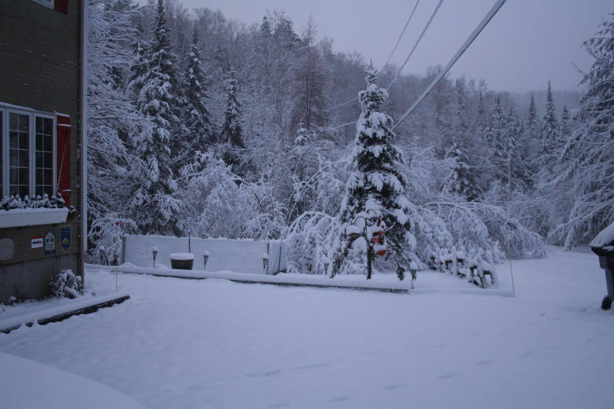 Bed and Breakfast La Chaumiere De L'Anse Mont-Tremblant Exterior foto